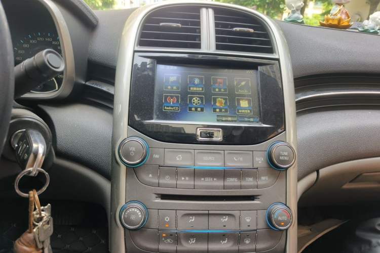 Used Chevrolet Malibu 2014 2.0L Automatic Luxury Edition Audio And AC Panel