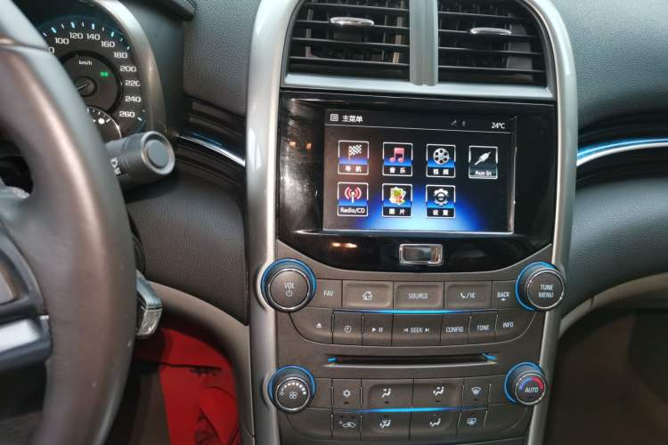 Used Chevrolet Malibu 2014 2.0L Automatic Luxury Edition Audio And AC Panel