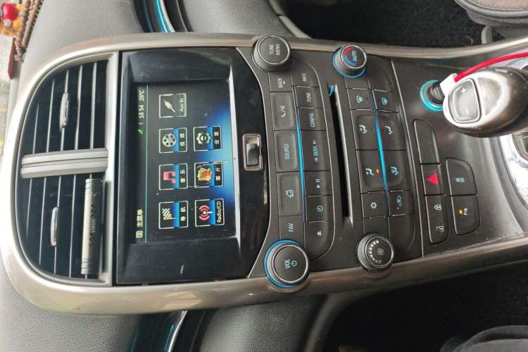 Used Chevrolet Malibu 2014 2.0L Automatic Luxury Edition Audio And AC Panel