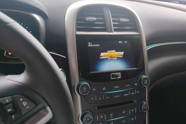 Used Chevrolet Malibu 2014 2.0L Automatic Luxury Edition Audio And AC Panel