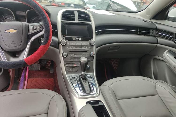 Used Chevrolet Malibu 2014 2.0L Automatic Luxury Edition Audio And AC Panel