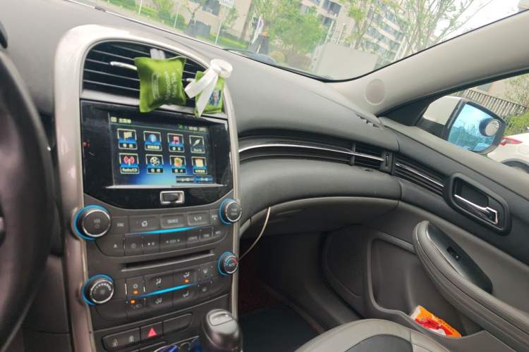 Used Chevrolet Malibu 2014 2.0L Automatic Luxury Edition Audio And AC Panel