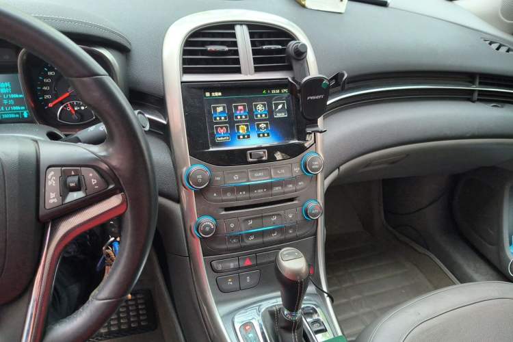 Used Chevrolet Malibu 2014 2.0L Automatic Luxury Edition Audio And AC Panel