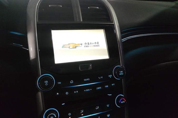 Used Chevrolet Malibu 2014 2.0L Automatic Luxury Edition Audio And AC Panel