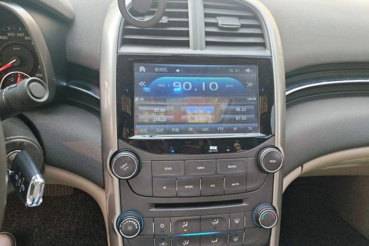 Used Chevrolet Malibu 2014 2.0L Automatic Comfort Edition Audio And AC Panel
