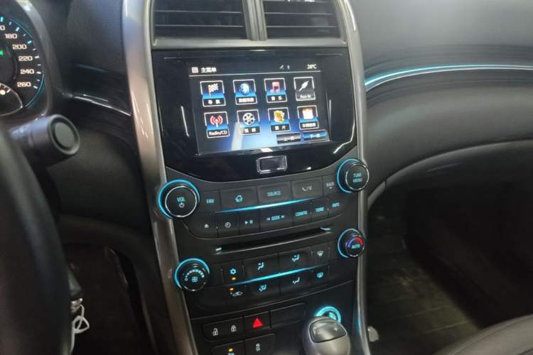 Used Chevrolet Malibu 2014 2.0L Automatic Luxury Edition Audio And AC Panel