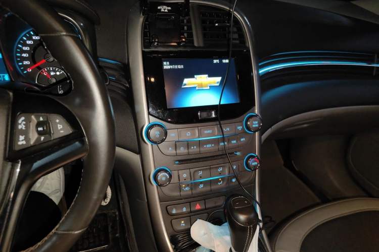 Used Chevrolet Malibu 2014 2.4L Automatic Luxury Edition Audio And AC Panel