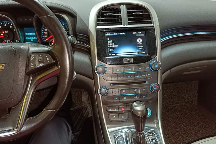 Used Chevrolet Malibu 2014 2.0L Automatic Luxury Edition Audio And AC Panel