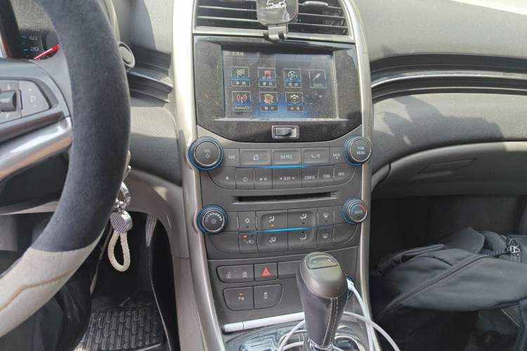 Used Chevrolet Malibu 2014 2.0L Automatic Luxury Edition Audio And AC Panel