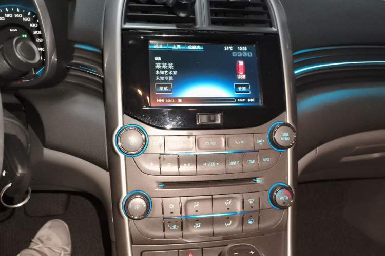 Used Chevrolet Malibu 2014 2.0L Automatic Luxury Edition Audio And AC Panel