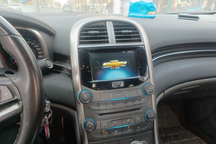 Used Chevrolet Malibu 2014 2.0L Automatic Luxury Edition Audio And AC Panel
