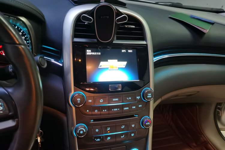 Used Chevrolet Malibu 2014 2.0L Automatic Luxury Edition Audio And AC Panel