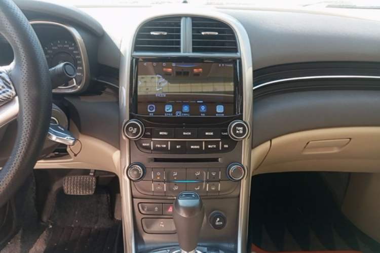 Used Chevrolet Malibu 2014 2.0L Automatic Comfort Edition Audio And AC Panel