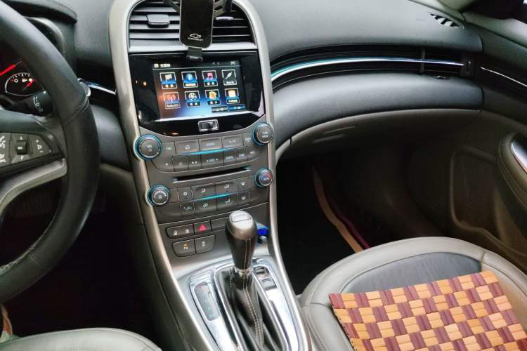 Used Chevrolet Malibu 2014 2.0L Automatic Luxury Edition Audio And AC Panel