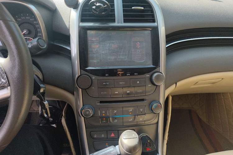 Used Chevrolet Malibu 2014 2.0L Automatic Comfort Edition Audio And AC Panel