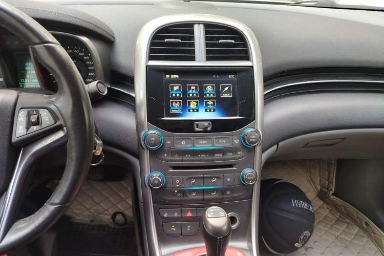 Used Chevrolet Malibu 2014 2.0L Automatic Luxury Edition Audio And AC Panel