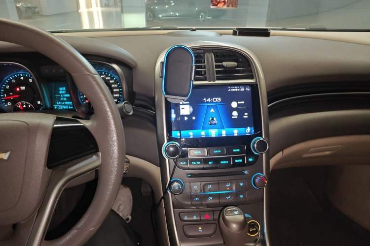 Used Chevrolet Malibu 2014 2.0L Automatic Comfort Edition Audio And AC Panel