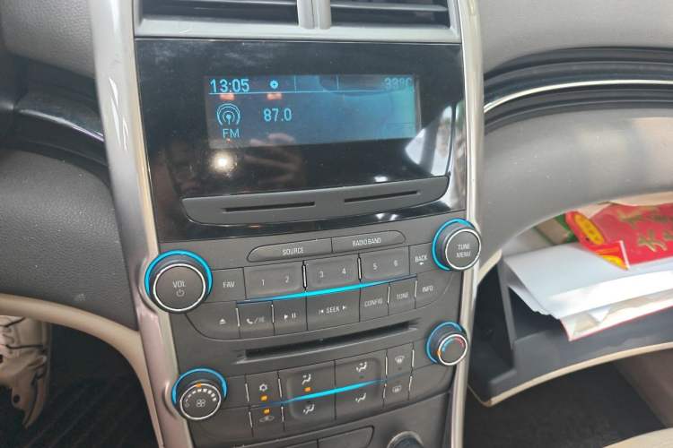 Used Chevrolet Malibu 2014 2.0L Automatic Comfort Edition Audio And AC Panel