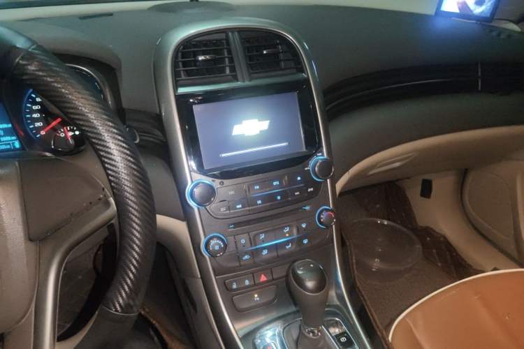 Used Chevrolet Malibu 2014 2.0L Automatic Comfort Edition Audio And AC Panel