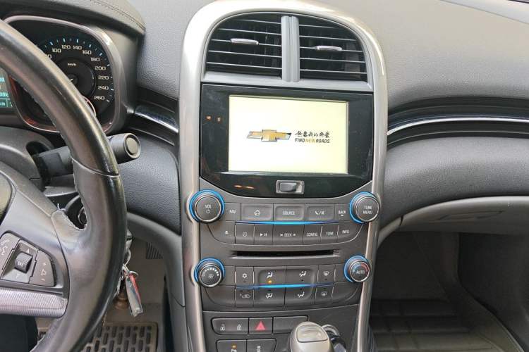 Used Chevrolet Malibu 2014 2.0L Automatic Luxury Edition Audio And AC Panel