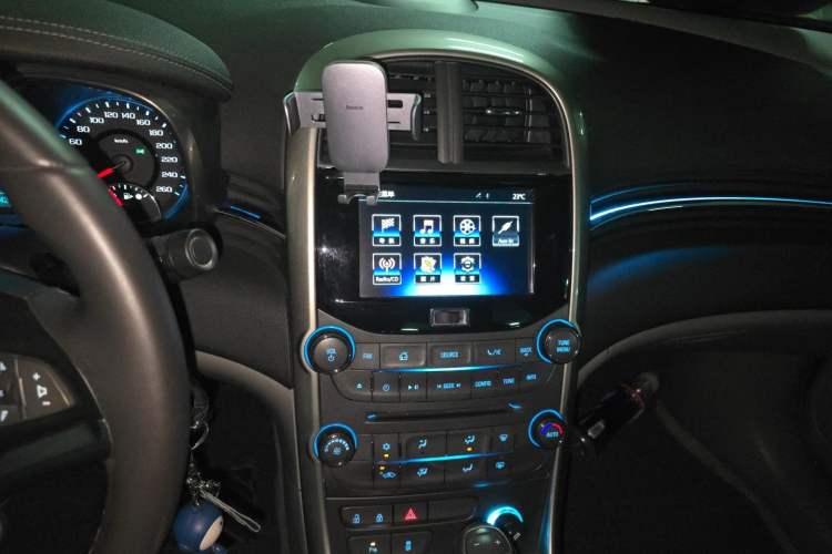 Used Chevrolet Malibu 2014 2.0L Automatic Luxury Edition Audio And AC Panel