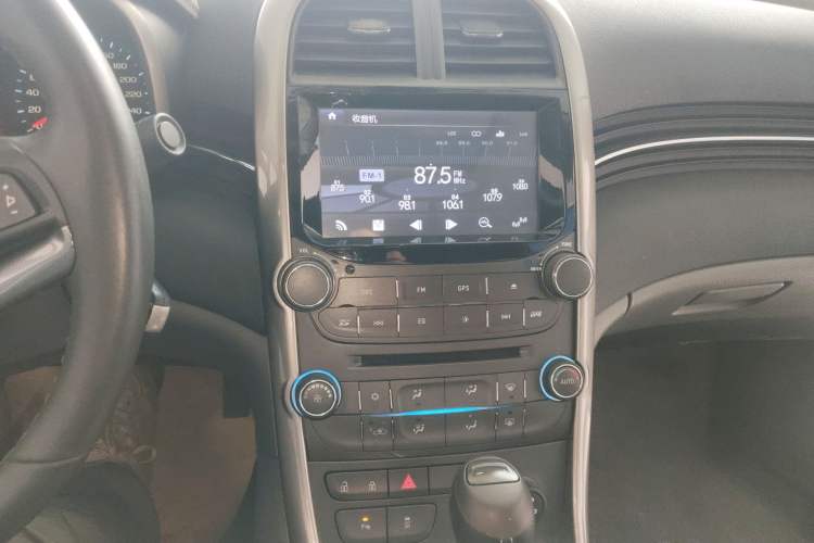 Used Chevrolet Malibu 2014 2.4L Automatic Luxury Edition Audio And AC Panel