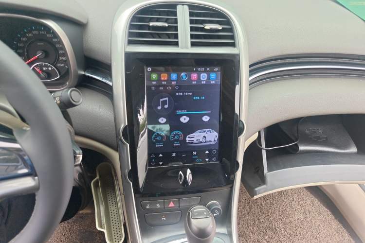 Used Chevrolet Malibu 2014 2.0L Automatic Comfort Edition Audio And AC Panel