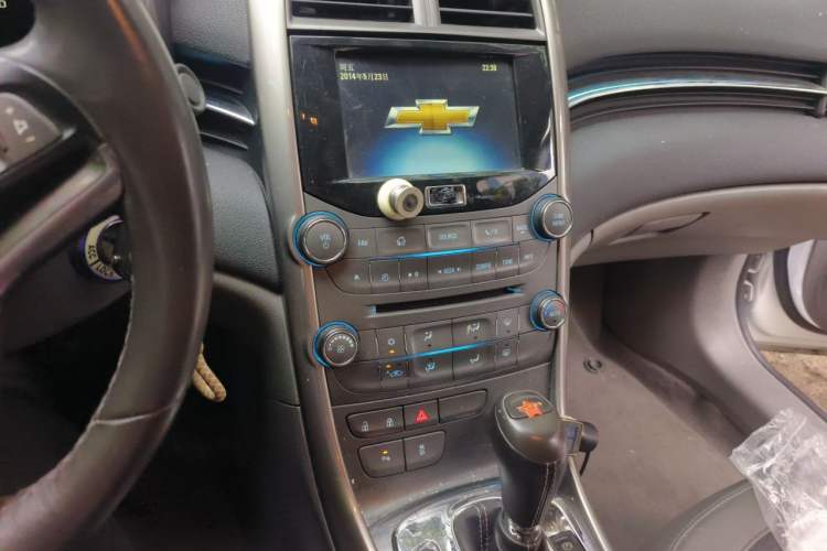 Used Chevrolet Malibu 2014 2.0L Automatic Luxury Edition Audio And AC Panel