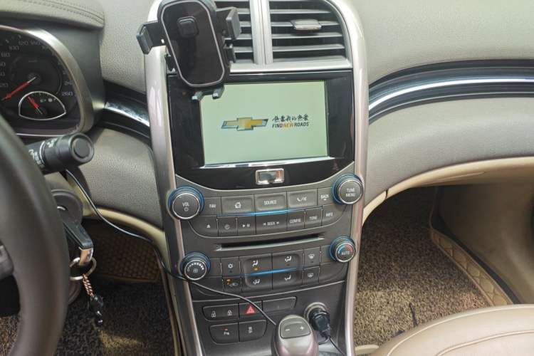 Used Chevrolet Malibu 2014 2.0L Automatic Luxury Edition Audio And AC Panel