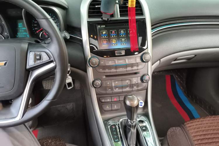 Used Chevrolet Malibu 2014 2.0L Automatic Luxury Edition Audio And AC Panel