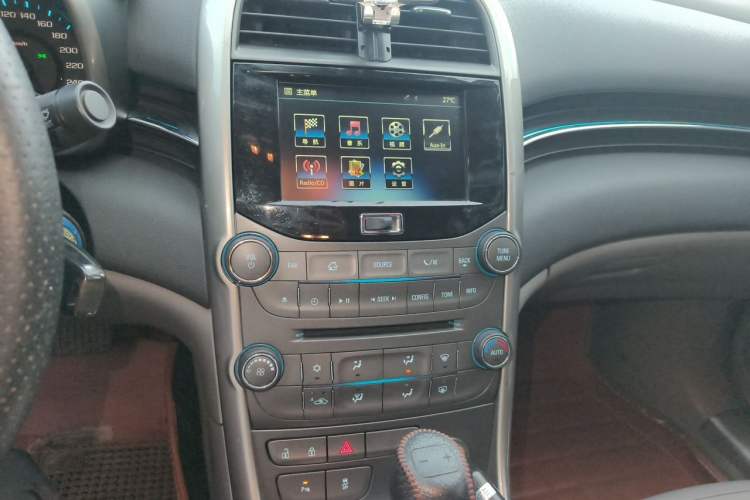 Used Chevrolet Malibu 2014 2.0L Automatic Luxury Edition Audio And AC Panel