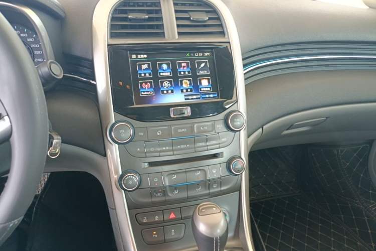 Used Chevrolet Malibu 2014 2.0L Automatic Luxury Edition Audio And AC Panel