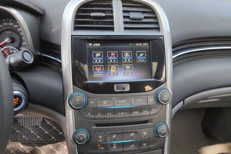 Used Chevrolet Malibu 2014 2.0L Automatic Luxury Edition Audio And AC Panel