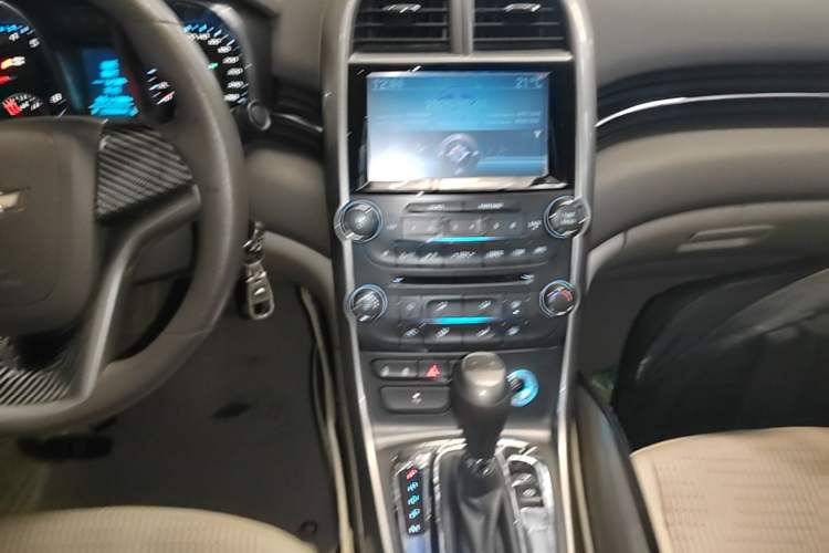 Used Chevrolet Malibu 2014 2.0L Automatic Comfort Edition Audio And AC Panel