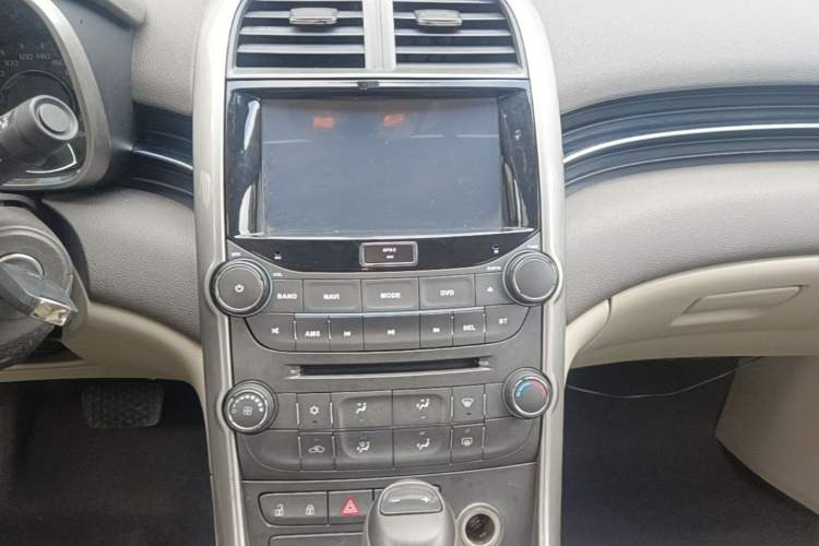 Used Chevrolet Malibu 2014 2.0L Automatic Comfort Edition Audio And AC Panel