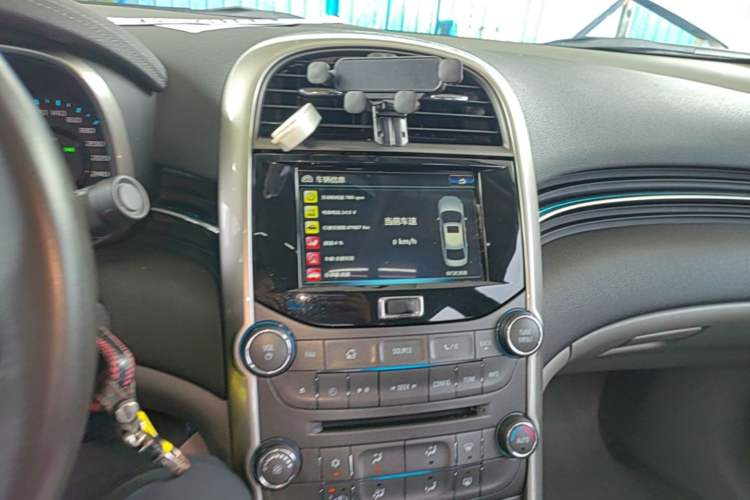 Used Chevrolet Malibu 2014 2.0L Automatic Luxury Edition Audio And AC Panel