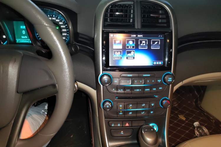Used Chevrolet Malibu 2014 2.0L Automatic Comfort Edition Audio And AC Panel