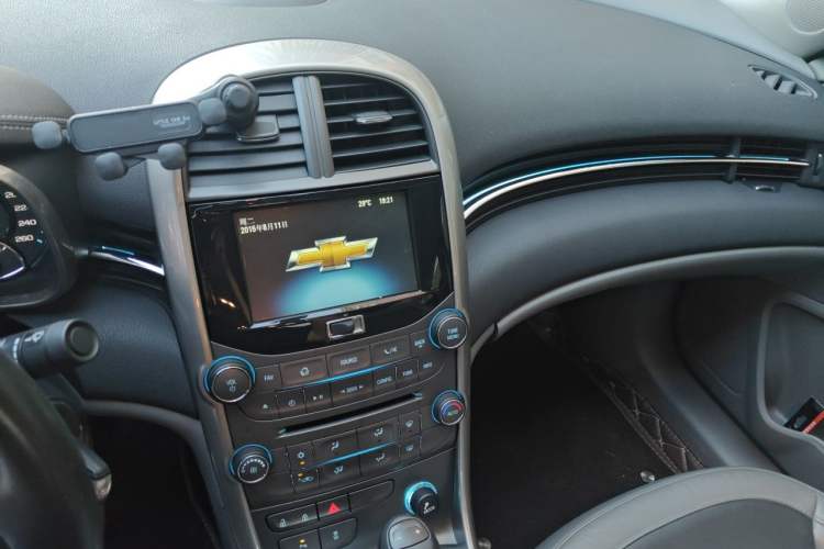 Used Chevrolet Malibu 2014 2.0L Automatic Luxury Edition Audio And AC Panel