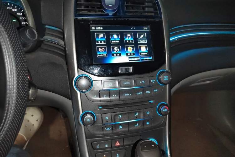 Used Chevrolet Malibu 2014 2.4L Automatic Luxury Edition Audio And AC Panel