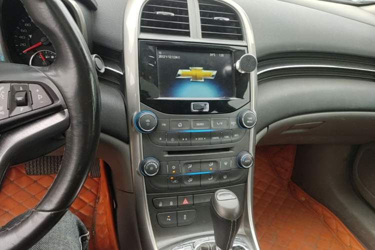 Used Chevrolet Malibu 2014 2.0L Automatic Luxury Edition Audio And AC Panel