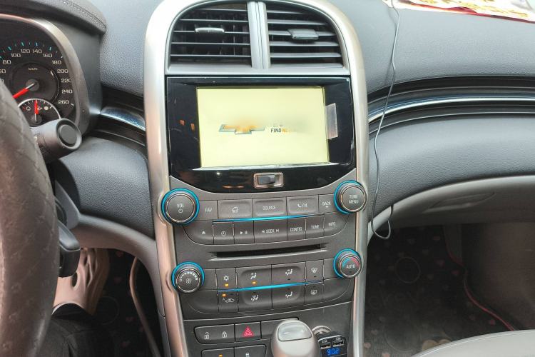 Used Chevrolet Malibu 2014 2.0L Automatic Luxury Edition Audio And AC Panel