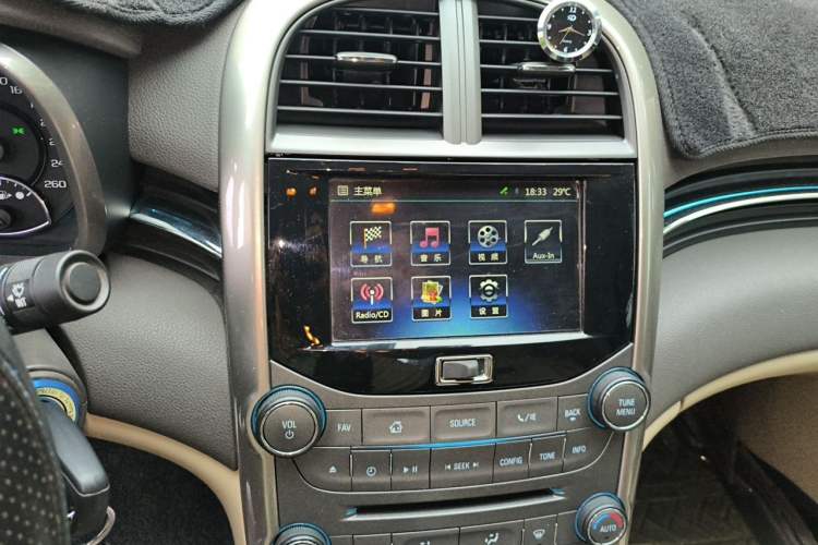 Used Chevrolet Malibu 2014 2.0L Automatic Luxury Edition Audio And AC Panel
