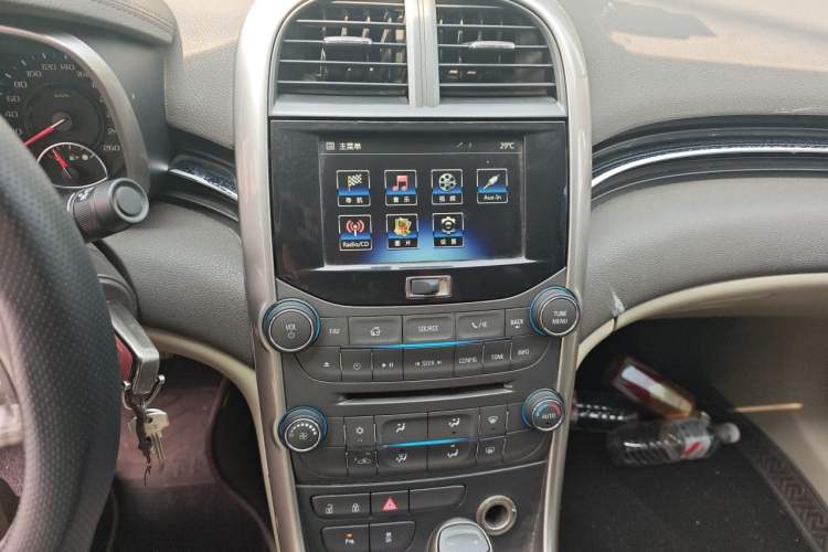 Used Chevrolet Malibu 2014 2.0L Automatic Luxury Edition Audio And AC Panel