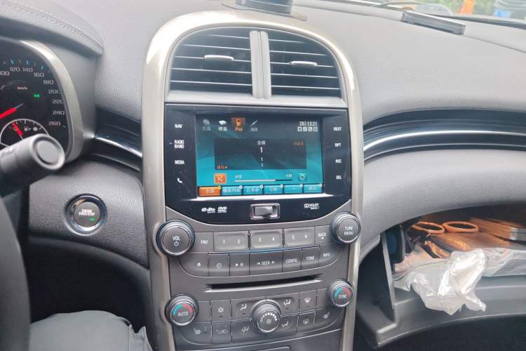 Used Chevrolet Malibu 2014 2.4L Automatic Flagship Edition Audio And AC Panel