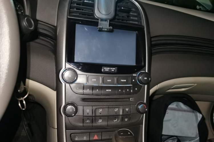 Used Chevrolet Malibu 2014 2.0L Automatic Comfort Edition Audio And AC Panel