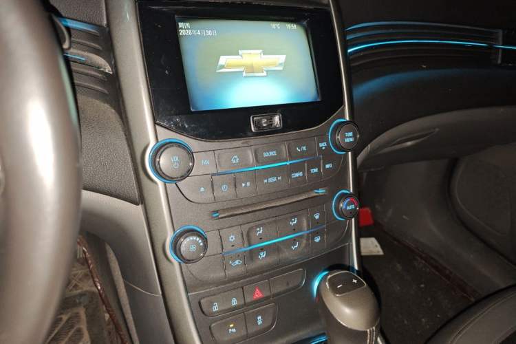 Used Chevrolet Malibu 2014 2.0L Automatic Luxury Edition Audio And AC Panel