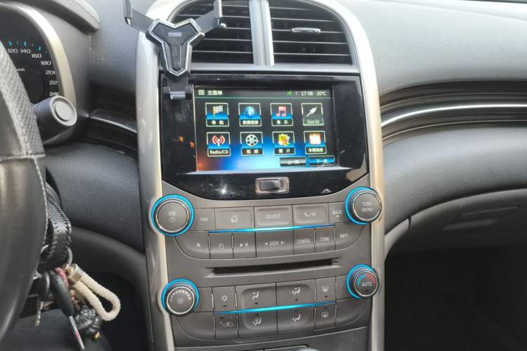 Used Chevrolet Malibu 2014 2.0L Automatic Luxury Edition Audio And AC Panel