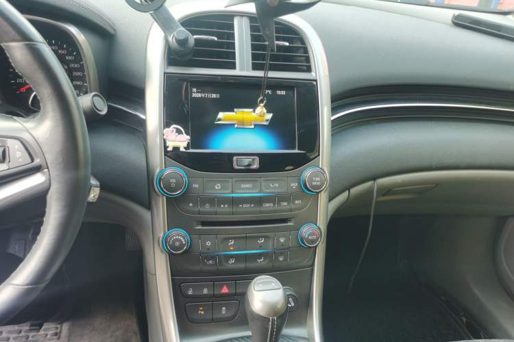 Used Chevrolet Malibu 2014 2.0L Automatic Luxury Edition Audio And AC Panel