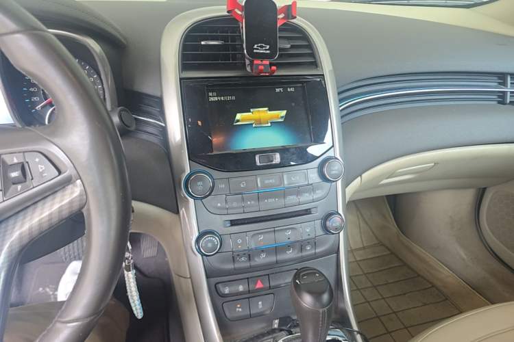 Used Chevrolet Malibu 2014 2.0L Automatic Luxury Edition Audio And AC Panel