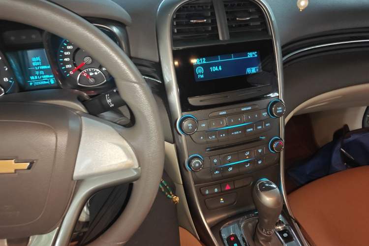 Used Chevrolet Malibu 2014 2.0L Automatic Comfort Edition Audio And AC Panel